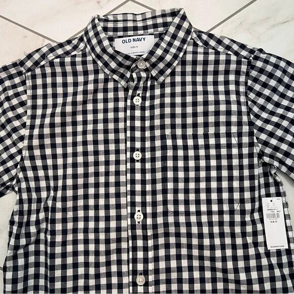 NWT Old Navy Blue Gingham Short Sleeve Button Up Size S 6-7 Boys - Picture 2 of 5